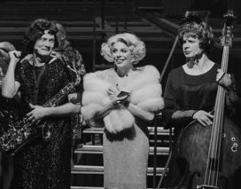 В ДЖАЗЕ ТОЛЬКО ДЕВУШКИ